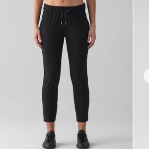 Lululemon On The Fly Pant *Woven 28" size 4